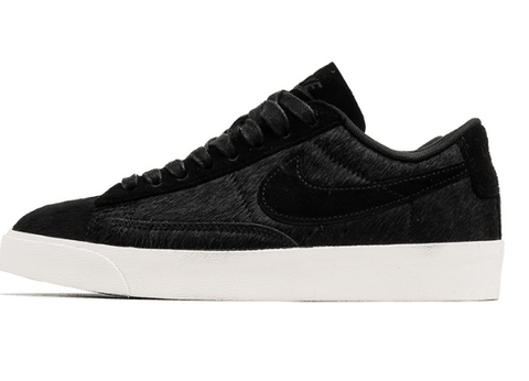 Nike为爱球鞋的女生们潮牌资讯推出了全新Nike Blazer Low LX（Nike Blazer Low LX纯黑版好看吗 Nike Blazer Low LX纯黑版多少钱）