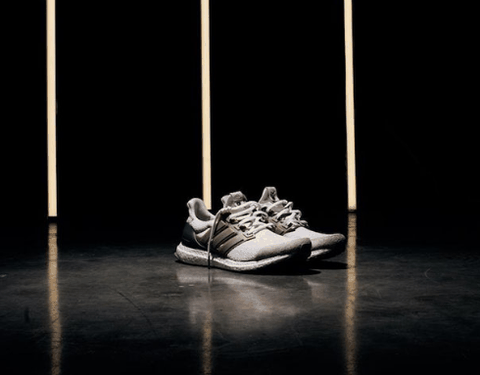褪去曾经的潮牌资讯运动气息（adidas UB Lux 三方联名版好看吗 SNS x Social Status x adidas Ultra Boost Lux 多少钱）