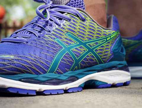  极致包裹 Asics GEL-Nimbu潮牌汇潮牌网s 18沿用了上一代的鞋面网布材质（Asics GEL-Nimbus 18深度赏析 亚瑟士GEL-Nimbus怎么样）