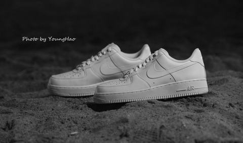  Supreme联名AF1最新系列黑白中潮牌资讯帮版本怎么样 目前还只有谍照流出（Supreme联名AF1最新系列黑白中帮版本怎么样 Supreme × Air Force1 Mid多少钱）