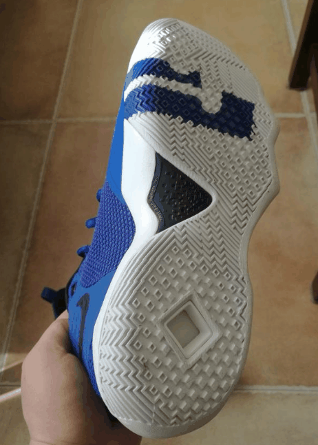詹姆斯使节9蓝白开箱图 Nike 使节9赏析评测
