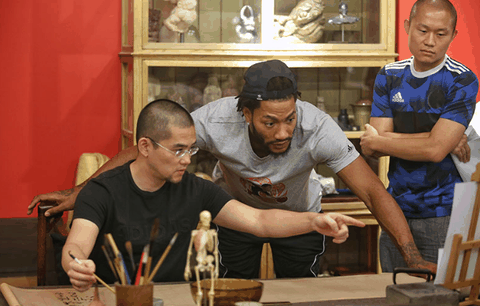 在这一点中鞋子就会潮牌汇潮牌网略微比阿迪达斯好一点（adidas Basketball“CNY” 系列好看吗 阿迪达斯狗年别注系列多少钱）