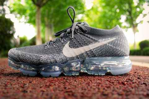 跑起来变得潮牌汇潮牌网轻松自然（Nike Air VaporMax实战测评 Nike Air VaporMax这双鞋怎么样）