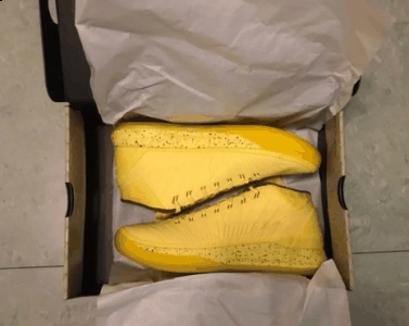 喜欢的小伙伴潮牌汇潮牌网店可以自行体会（耐克 KOBE AD EP黄色款开箱图 Nike KOBE AD EP实物开箱欣赏）