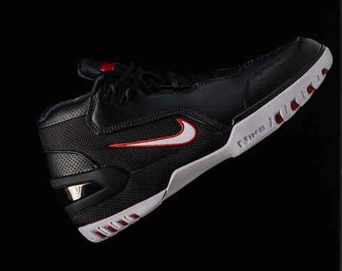  Nike Air Zoom Generation 货号：AJ4204-001 发售日期：潮牌信息2017年12月28日 发售价：$175 Nike Air Zoom Generation这双鞋怎么样 2003年夏天（Air Zoom Generation复刻新版值得入手吗 Nike Air Zoom Generation复刻新版多少钱）