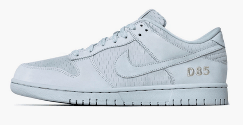分别代表着 Dunk 系列和潮牌资讯「Plattenbau」公寓的诞生年份（SB Dunk Low 米白色值得入手吗 Nike SB Dunk Low Plattenbau配色怎么样）