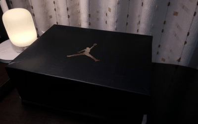 本人亲测 11漆皮潮牌信息的话前头会比较硬（AJ11黑珍珠开箱图 AJ11黑珍珠实物开箱赏析）