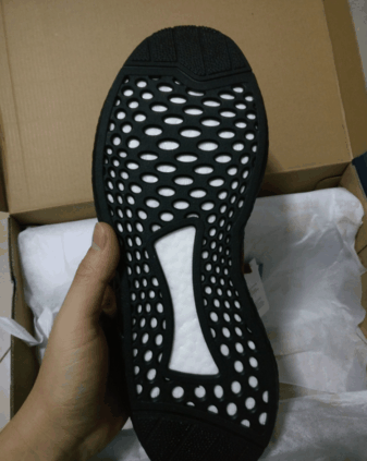 那么这双鞋平时用潮牌商城来压马路效果会怎么样（阿迪达斯EQT系列Support全新黑红配色上脚如何 阿迪达斯EQT系列Support全新黑红配色开箱图）