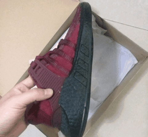 那么这双鞋平时用潮牌商城来压马路效果会怎么样（阿迪达斯EQT系列Support全新黑红配色上脚如何 阿迪达斯EQT系列Support全新黑红配色开箱图）