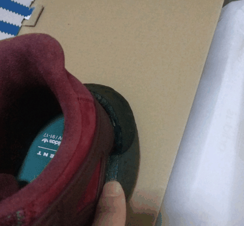 那么这双鞋平时用潮牌商城来压马路效果会怎么样（阿迪达斯EQT系列Support全新黑红配色上脚如何 阿迪达斯EQT系列Support全新黑红配色开箱图）