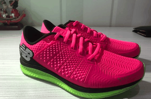 新百伦Fuelcell轻量跑鞋开箱图 New Balance Fuelcell缓震跑鞋实物欣赏