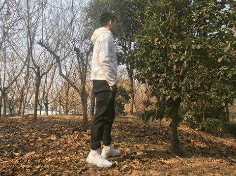 我在跑步机上进潮牌行了3km的热身跑（李宁无界训练鞋质量如何 李宁無界训练鞋实战测评）
