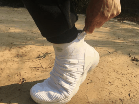我在跑步机上进潮牌行了3km的热身跑（李宁无界训练鞋质量如何 李宁無界训练鞋实战测评）