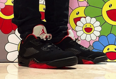 此款 Air Jordan 5 Low “Altern潮牌资讯ate ’90” 将 MJ 曾经的专属配色再现（AJ5低帮黑红配色上脚美图 AJ5低帮黑红配色开箱鉴赏）