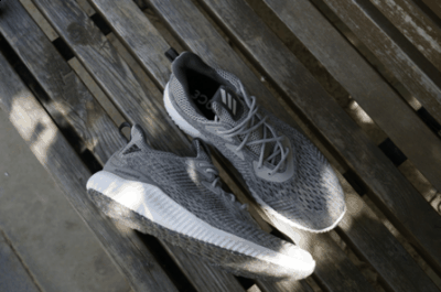 而此双adidas Alpha BOUNCE的EM工程潮牌汇潮牌网网眼面料使用了多层次叠加的编织技法（阿迪达斯Alpha BOUNCE EM怎么样 adidas Alpha BOUNCE EM实战测评）