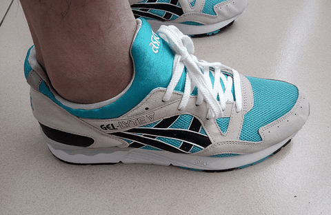 没有采用运动鞋潮牌商城子常有的气垫鞋底（亚瑟士Gel-Lyte V开箱图 ASICS Gel-Lyte V跑鞋实物开箱）