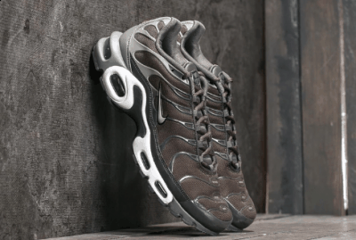 并在Swoosh和后跟潮牌处加入3M反光材质（ Air Max Plus“Cargo Khaki”怎么样 耐克 Air Max Plus“Cargo Khaki”多少钱）