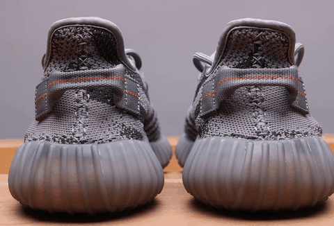  YEEZY BOOST 350 V2怎么样 这款潮牌资讯YEZZY BOOST 350 V2 BELUGA 2.0 外形设计简洁（椰子BOOST 350 V2灰斑马开箱图 YEEZY BOOST 350 V2实物开箱图）