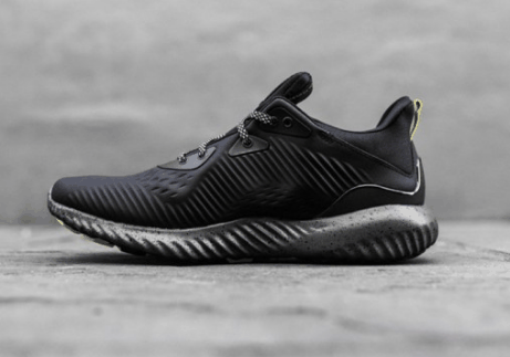 整双球鞋潮牌品牌细节满满（阿迪达斯AlphaBOUNCE酷黑版好看吗 adidas AlphaBOUNCE黑色款多少钱）