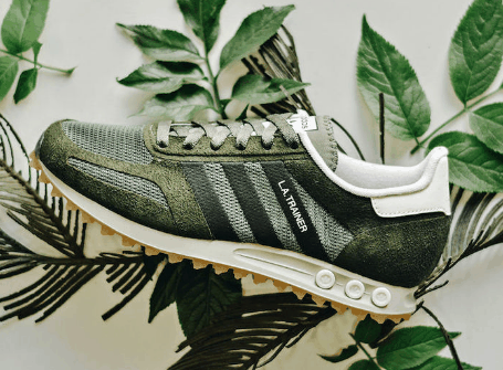 在中底后跟配置了潮牌汇潮牌网店3个镂空管状部件的同时（adidas LA Trainer墨绿色怎么样 adidas LA Trainer森林风格多少钱）