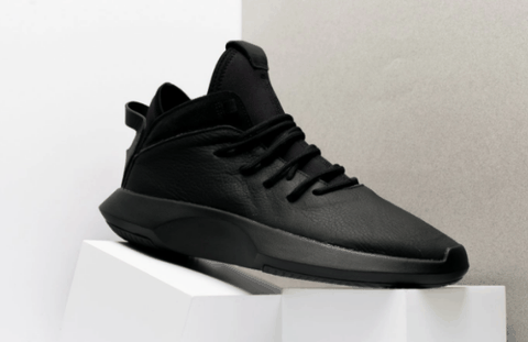 塑造柔软的皮革结潮牌商城构令著用舒适感提升（adidas Crazy 1 ADV 暗黑配色怎么样 adidas Crazy 1 ADV 暗黑配色多少钱）