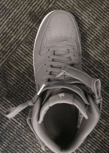 耐克AF1 MID 灰色版开箱潮牌商城图 Nike AF1低帮版实物开箱（耐克AF1 MID 灰色版开箱图 Nike AF1低帮版实物开箱）