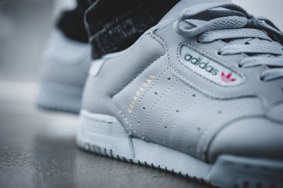 YEEZY POWERPHASE灰色款国内发潮牌汇潮牌网售店铺 椰子POWERPHASE国内取货地点（YEEZY POWERPHASE灰色款国内发售店铺 椰子POWERPHASE国内取货地点）
