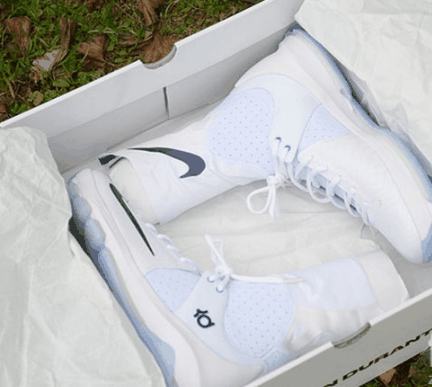 KD已经发布潮牌到第十代（ 耐克KD8 Elite 2 开箱图 NIKE KD8 Elite高帮篮球鞋实物开箱）