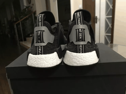 搭配灰色带孔潮牌鞋面的设计（阿迪达斯NMD XR1纯黑配色怎么样 adidas NMD XR1纯黑配色开箱图）