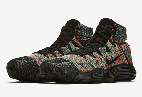 表现均为不俗！ 耐克Hyperdunk 2017彩虹配潮牌色好看吗 侧面看上去就是绚丽多彩 设计成几款结构（耐克Hyperdunk 2017彩虹配色怎么样 Nike React Hyperdunk 2017 Flyknit “Multicolor”何时发售）