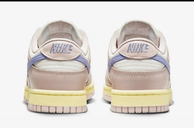 这款 Dunk Low 与「迪士尼顶潮牌商城流女明星」玲娜贝儿配色十分相似（耐克 Dunk Low 全新“Pink Oxford”配色鞋款即将上市）
