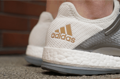 在一定程度潮牌削弱了性能（阿迪达斯PB X灰白配色怎么样 adidas PureBOOST X灰白配色实战测评）