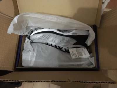 经典百搭 鞋盒也十分简单 但是潮牌细看鞋底还是十分有层次的 编织鞋面（亚瑟士k24开箱图 Asics k24开箱测评）