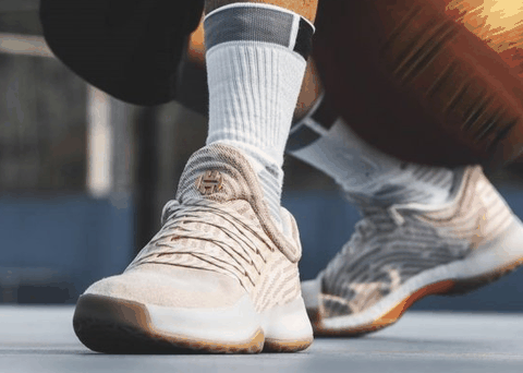  鞋头的外罩是整对潮牌品牌Harden Vol.1的特色之一（adidas哈登一代浅色款赏析测评 Harden Vol.1 深度赏析）