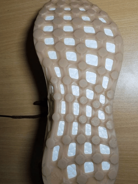  阿迪达斯Boost系列跑潮牌鞋相信小伙伴们都知道（ Adidas Pure Boost跑鞋开箱图 阿迪达斯BA8898跑鞋上脚图）