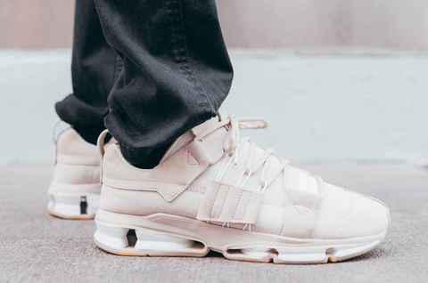 就是 nonn潮牌资讯ative 的基础（KITH x Nonnative x adidas三方联名好看吗 KITH x Nonnative x adidas三方联名在哪里买）