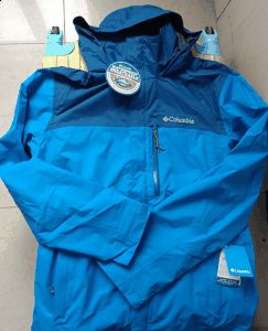 唯一一个不潮牌漏的袋子（哥伦比亚 Pouration Jacket 冲锋衣怎么样 Columbia冲锋衣细节鉴赏）
