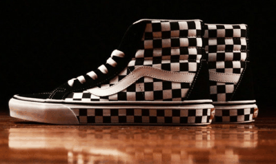 而 Sk-8 则潮牌放在鞋侧（Vans棋盘布局运动鞋好看吗 Vans Authentic 44 DX 及 Sk8-Hi棋盘格在哪买）