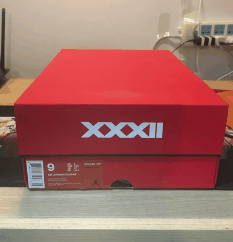 辨识度极高！ 以拉塞尔·威斯布鲁潮牌品牌克名字命名的 Air Jordan 32 终于将迎来正式发售（AJ32“Russ”威少专属配色怎么样 Air Jordan 32 “Russ”开箱图）