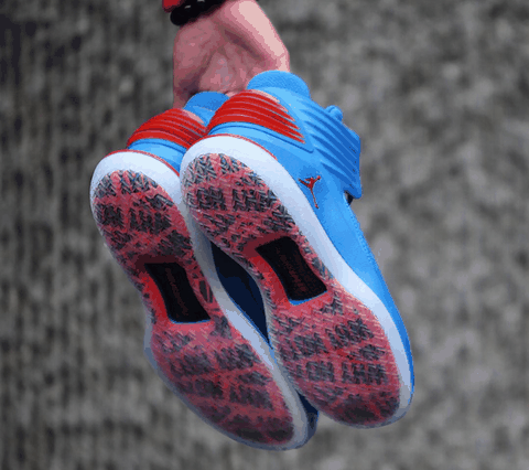 辨识度极高！ 以拉塞尔·威斯布鲁潮牌品牌克名字命名的 Air Jordan 32 终于将迎来正式发售（AJ32“Russ”威少专属配色怎么样 Air Jordan 32 “Russ”开箱图）