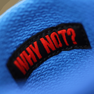 辨识度极高！ 以拉塞尔·威斯布鲁潮牌品牌克名字命名的 Air Jordan 32 终于将迎来正式发售（AJ32“Russ”威少专属配色怎么样 Air Jordan 32 “Russ”开箱图）