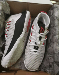 这款战靴根据利潮牌汇潮牌网拉德的风格打造（adidas利拉德Dame 4性能测评 adidas Dame 4细节赏析）