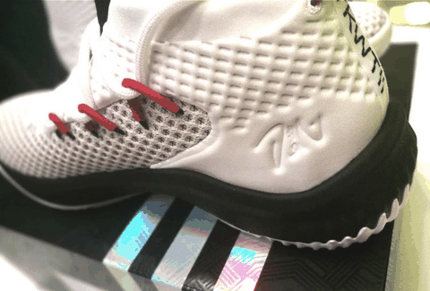 这款战靴根据利潮牌汇潮牌网拉德的风格打造（adidas利拉德Dame 4性能测评 adidas Dame 4细节赏析）