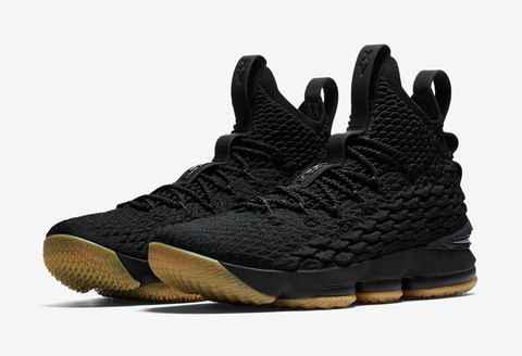 也为这双鞋增加了潮牌品牌极为独特的层次感（Nike LBJ15代黑橡树配色怎么样 Nike 詹姆斯15 “Black Gum” 深度赏析）