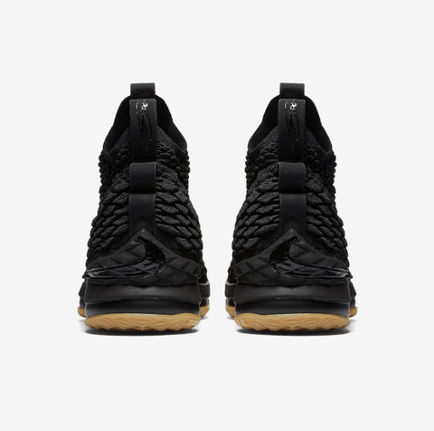 也为这双鞋增加了潮牌品牌极为独特的层次感（Nike LBJ15代黑橡树配色怎么样 Nike 詹姆斯15 “Black Gum” 深度赏析）
