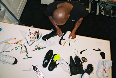 我想你也知道下潮牌资讯一步该怎么做了（AJ1 X OFF WHITE怎么自制 AJ1 X OFF WHITE联名款DIY教程）
