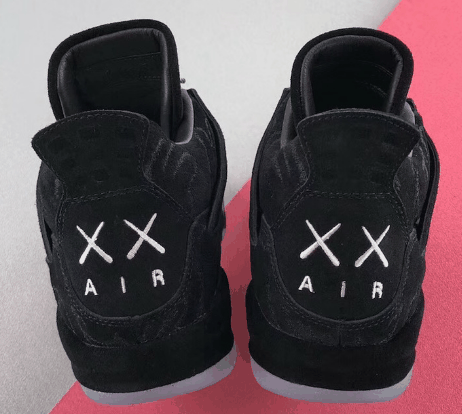 AJ4 Black深度赏析 Kaws X Air Jordan 4“Black”实物上脚欣赏