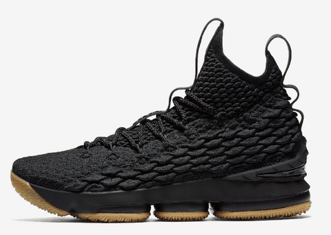 而且鞋头运潮牌资讯用了漆皮（LeBron 15黑生胶多少钱 LeBron 15“Black Gum”怎么样）