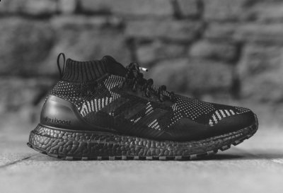 在 Ins 账户上晒出一双 Ultra Boost Mid 鞋款的实物及上脚图潮牌信息！ KITH联名阿迪达斯Ultra Boost中帮系列怎么样 鞋型轮廓采用中帮袜套设计示人（KITH联名阿迪达斯Ultra Boost中帮系列好看吗 KITH x adidas Ultra Boost Mid ATR发售信息）