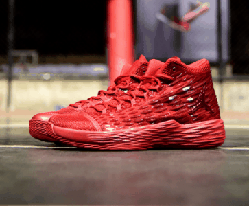 传统的3/4内靴潮牌品牌和7个鞋带孔（JORDAN MELO M13大红开箱图 乔丹MELO M13实物开箱）
